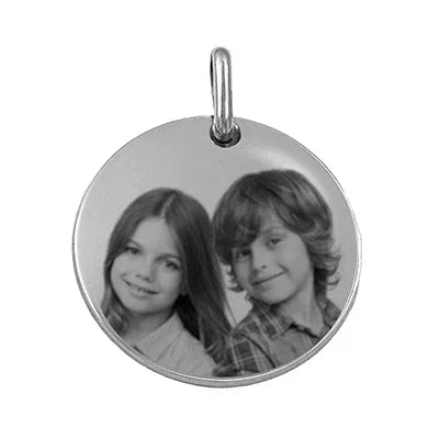 Médaillon rond en argent à 3 cœurs blancs GravurePhoto avec photo gravée d'enfants souriants
