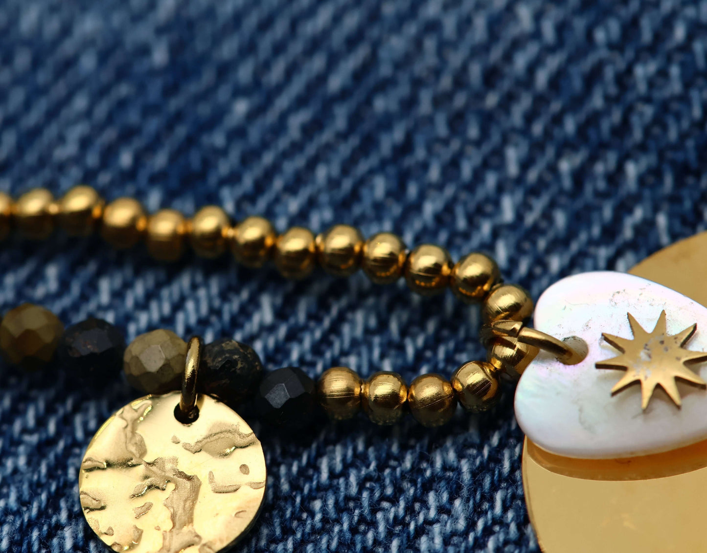 Collier gravé en acier couleur doré