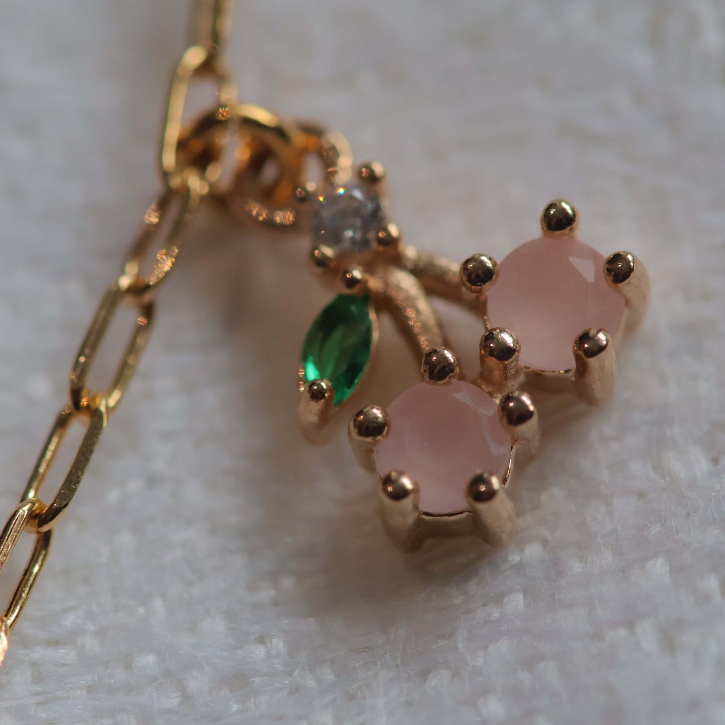 Charms sur collier plaqué or