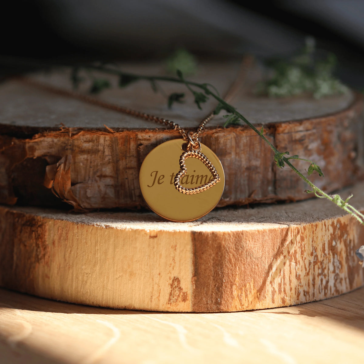 Collier plaqué or gravé avec un texte