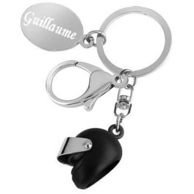 Porte-clés casque de moto noir gravé, personnalisé avec gravure texte, livré dans boîte cadeau bleue.