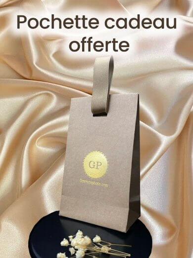 Pochette cadeau offerte GravurePhoto sur tissu satiné, parfait pour pendentif cœur personnalisé en or