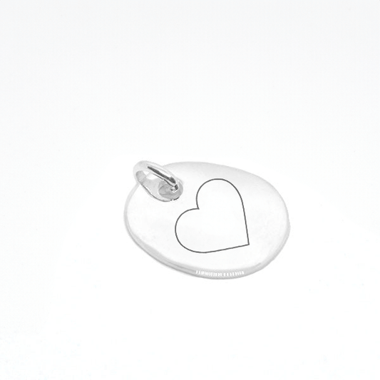 Pendentif médaillon en argent 925/1000ème avec motif de cœur gravé.