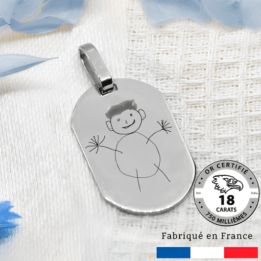 Médaillon gravé or gris 18 carats avec dessin d'enfant, fabriqué en France, élégant bijou personnalisé.