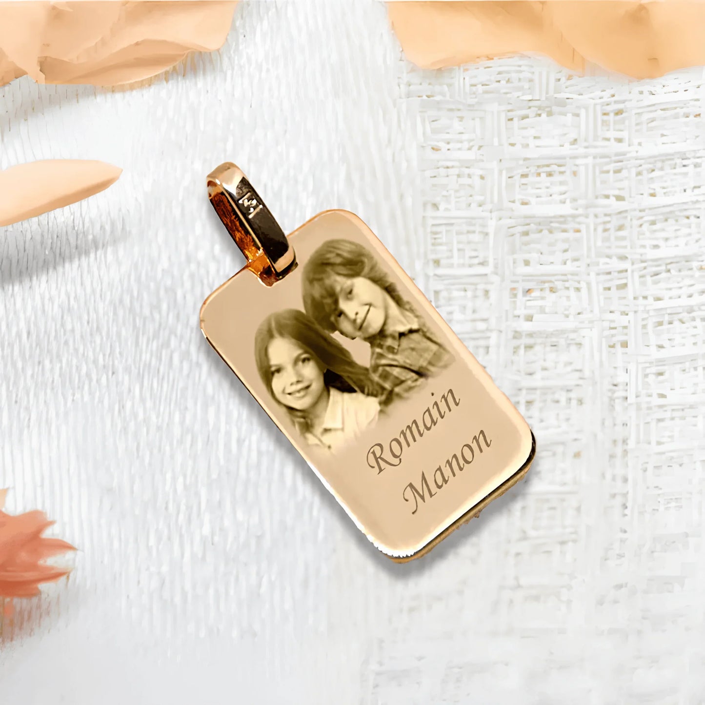 Pendentif cœur personnalisé en or GravurePhoto avec photo gravée et prénoms, bijou unique.