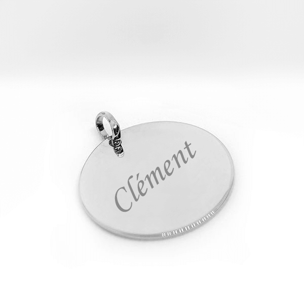 Grand pendentif rond argent gravé personnalisé avec un texte.