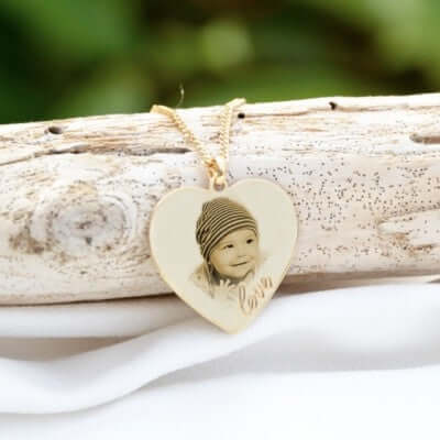 Petit médaillon cœur plaqué or gravé avec photo personnalisée cadeau amour précieux