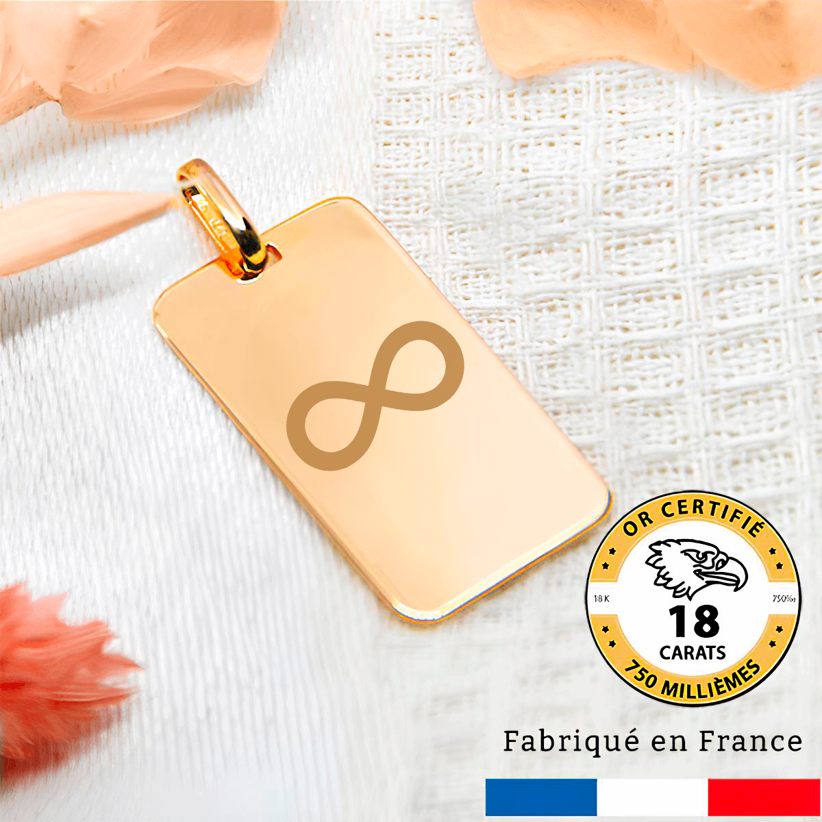 Médaille rectangle en or 18 carats avec symbole infini, fabriquée en France, pendentif gravé élégant.