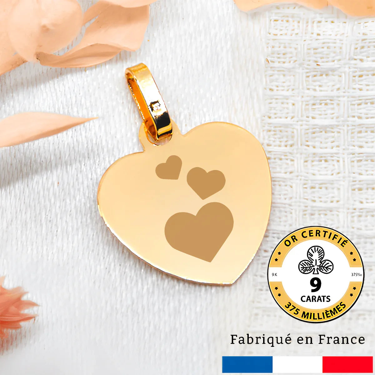 Heart locket in 9 carat gold engraved with personalized motif, ideal gift