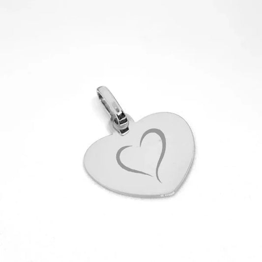 Gravure d'un motif sur un médaillon coeur argent