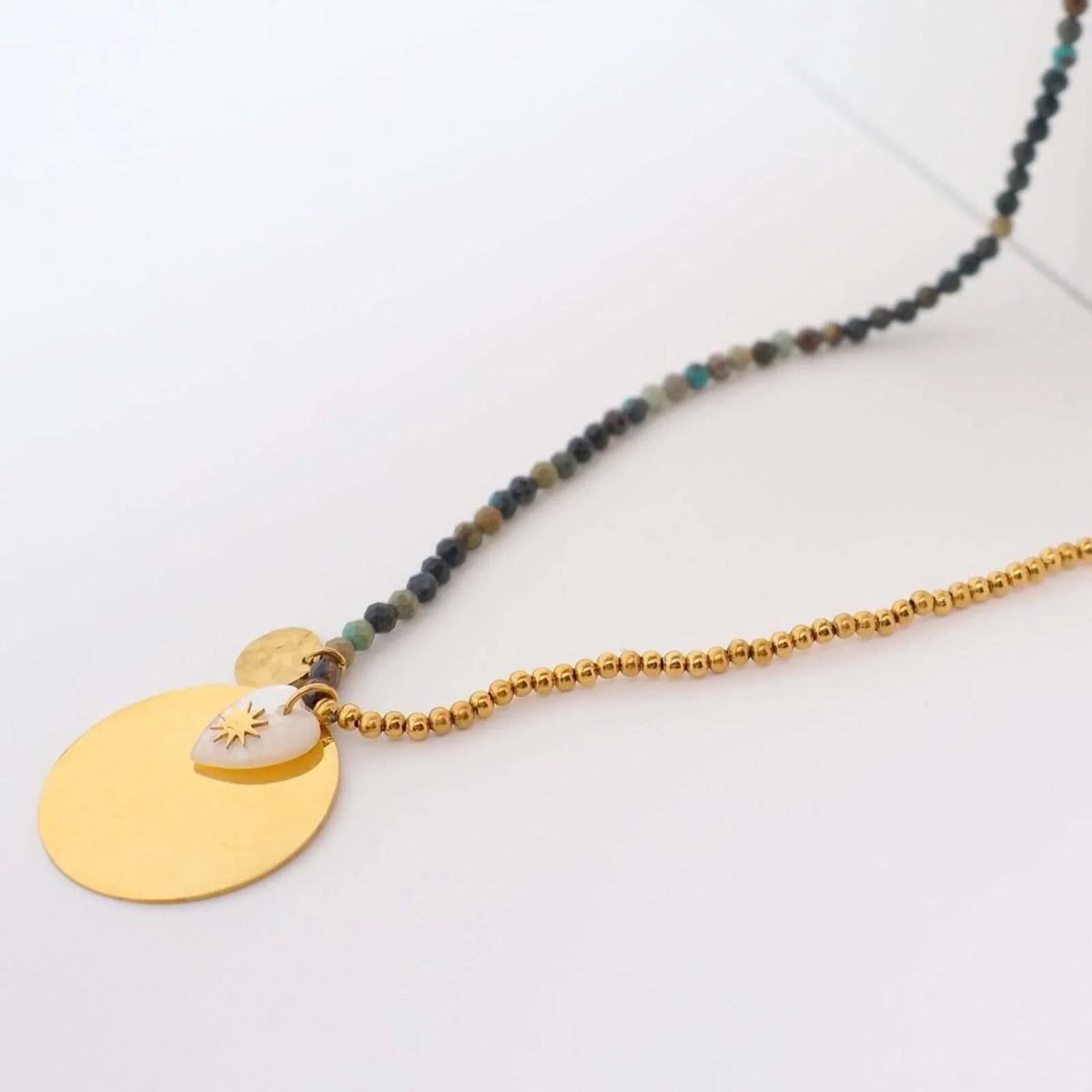 Personalized contrasting necklace with engraving on jewelry
