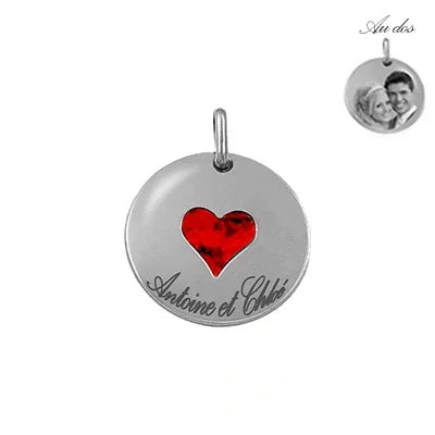 Petit médaillon rond en argent GravurePhoto avec prénom gravé et cœur rouge
