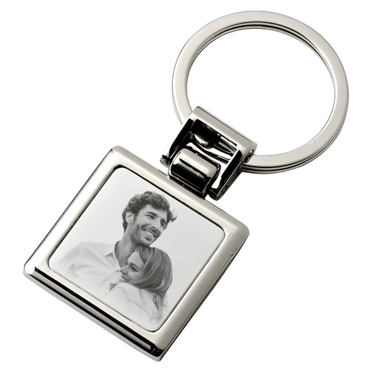 gravure photo sur un porte clés carré de prestige en idée cadeau personnalise