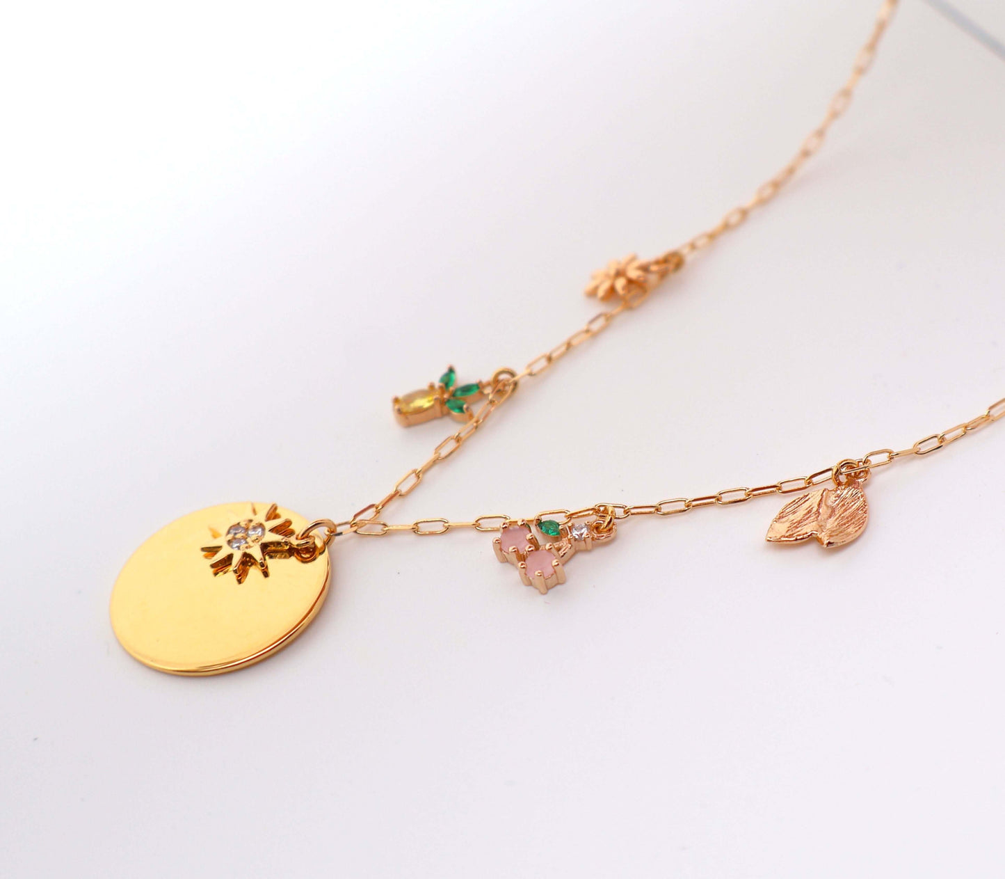Collier avec pendentif gravé