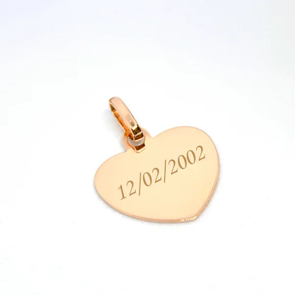 Relicario de corazón bañado en oro grabado con la fecha 12/02/2002, perfecto para un regalo personalizado.