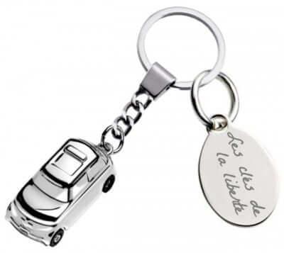 Photo Engraving silver car key ring with customizable engraved oval medallion.