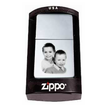 Briquet Zippo fin gravé avec photo personnalisée de deux enfants dans son écrin original