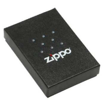Boîte noire Zippo élégante pour briquet personnalisé avec gravure des initiales.
