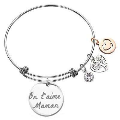 Bracelet gravé GravurePhoto avec pendentif cœur personnalisé en or et breloques décoratives.