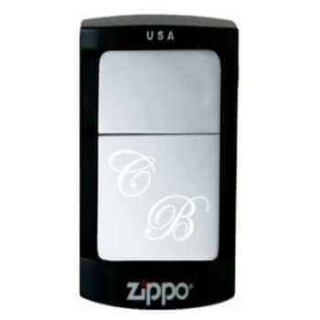 briquet Zippo fin gravé avec initiales CB en métal argenté dans écrin noir