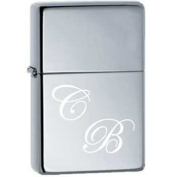 Briquet Zippo argenté avec gravure élégante des initiales CB sur une face