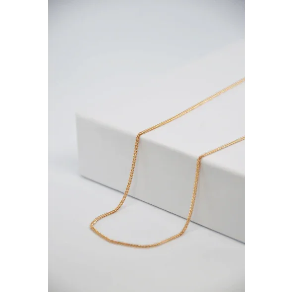 Chaîne gourmette en or pour pendentif cœur personnalisé GravurePhoto sur fond blanc