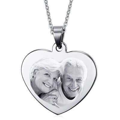 Cœur en acier inoxydable GravurePhoto gravé avec une photo de grands-parents souriants