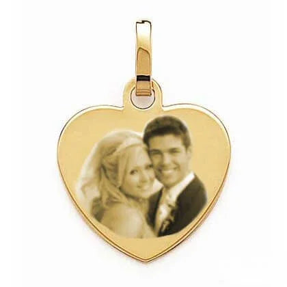Personalisierter Herzanhänger in Gold. Fotogravur mit eingraviertem Foto, einzigartiges Schmuckgeschenk
