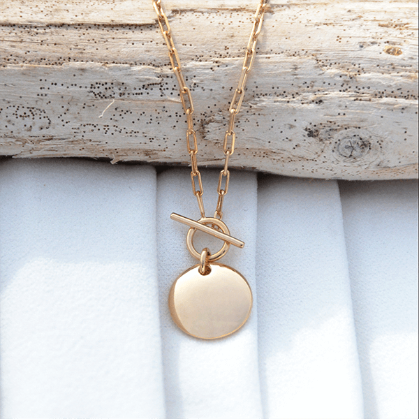 collier rond style grec personnalisé avec une photo