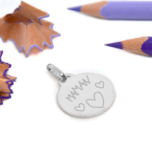 Gravure du dessin d'un enfant d'un pendentif moyen rond en argent