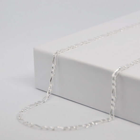 Chaîne en argent 9251000ème maille figaro double pour votre gravure photo