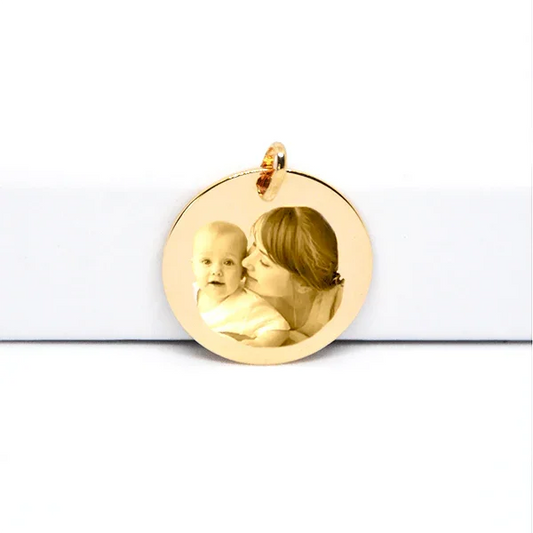 Pendentif cœur personnalisé en or GravurePhoto avec photo gravée d'une femme et d'un bébé
