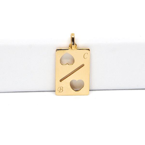 Gravez vos initiales sur ce pendentif rectangulaire plaqué or élégant