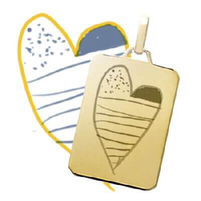 Personalized heart pendant in gold GravurePhoto with artistic engraving, unique jewelry.