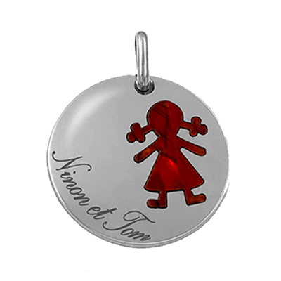 médaillon rond en argent gravé avec silhouette d'enfant rouge et texte personnalisé élégant