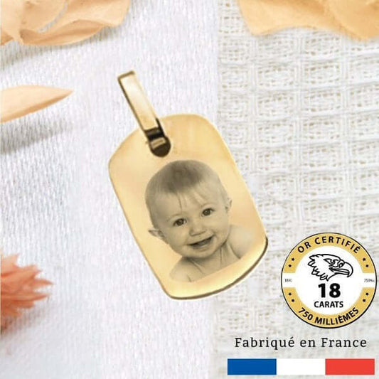 Pendentif rectangle arrondi or 18 carats gravé