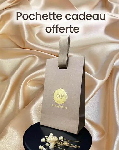 Gift bag offered Photo Engraving on a satin background, ideal for a personalized gold heart pendant