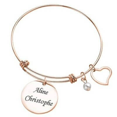 Bracelet jonc argenté avec plaque ronde dorée rose gravée, charms coeur creux rose et perle, cadeau personnalisé.
