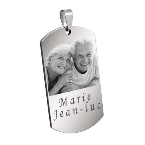 Colgante GravurePhoto personalizado con foto grabada de una pareja y nombres en oro plateado