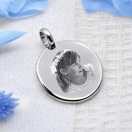 Pendentif rond bombé en argent gravé avec un visage, diamètre 2 cm, idée cadeau personnalisée