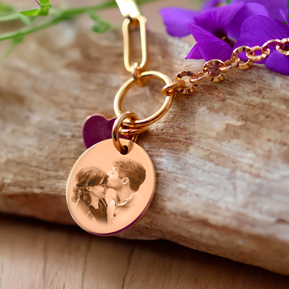 Gold-plated round bracelet with a heart engraved with a photo