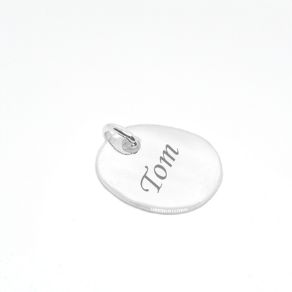 Personalize your “Galet” medallion jewelry in 925/1000th silver with engraved design