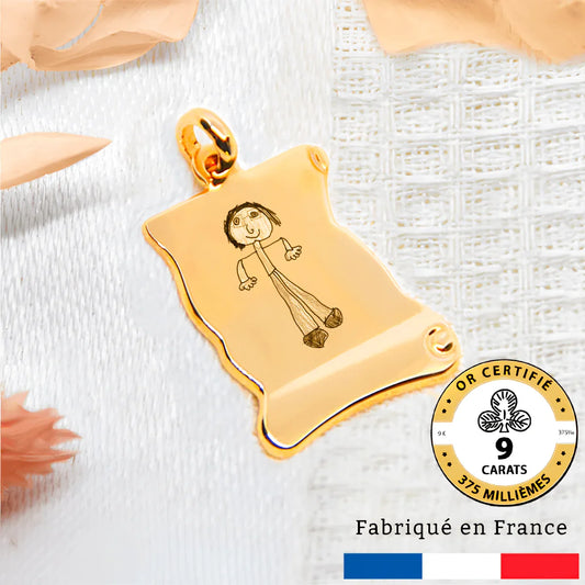 Grand médaillon en or 9 carats avec gravure de dessin d'enfant, fabriqué en France.