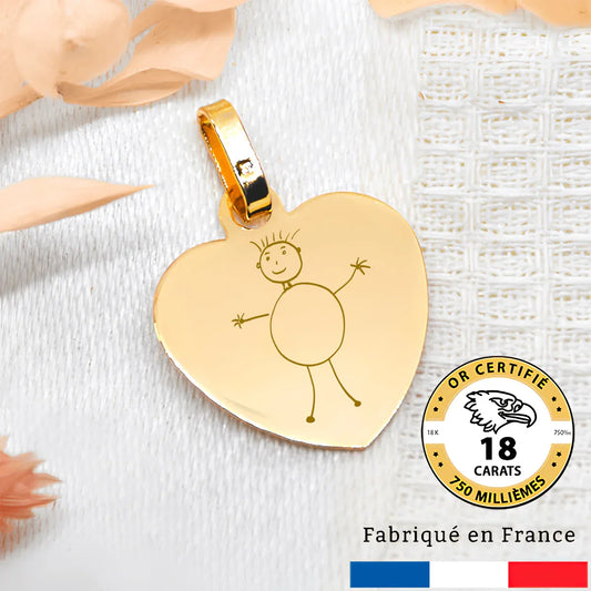 Médaille en or 18 carats en forme de cœur avec dessin gravé d'un enfant, fabriquée en France.