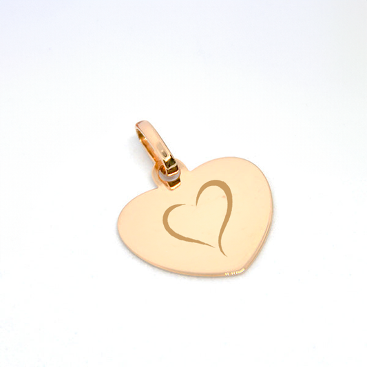 Motif gravé sur un médaillon cœur en plaqué or 750 3MIC