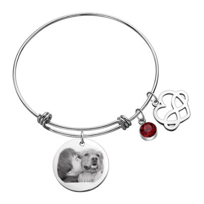 Bracelet jonc avec son pendentif rond argenté gravé avec une photo et son charms coeur infini