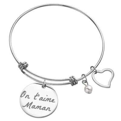 Bracelet jonc GravurePhoto avec pendentif cœur personnalisé, inscription 'On t’aime Maman'.