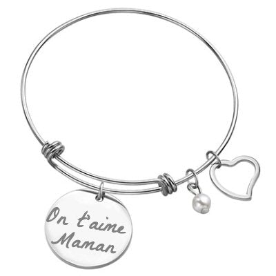 Bangle bracelet with its round silver medallion engraved with a photo.